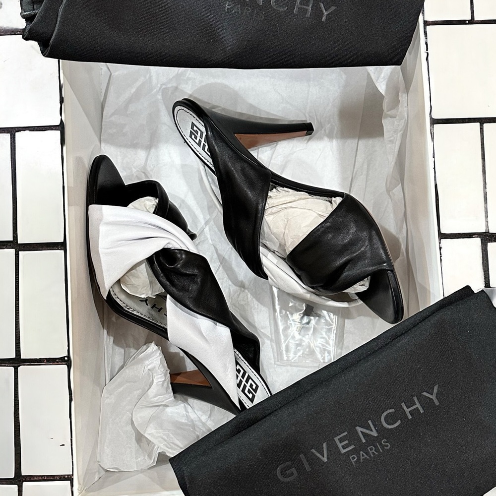 NWT GIVENCHY Nappa Leather Mule Twist slip on Sandals Black & White Sz 37 US 7 - Picture 9 of 16